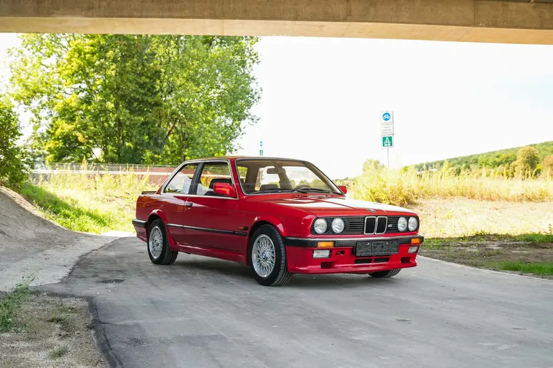 BMW E30 325i (1985), M-Technik 1 Paket, Volllederausstattung, ungeschweißt, umfassend restauriert
