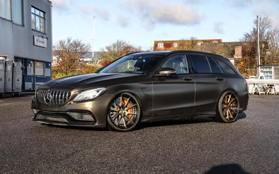 Mercedes-Benz S205 AMG C 63 S Unfallfrei Lückenloses Scheckheft Totalumbau Mit Chip 600 PS Matt Bond Gold Folierung (2015)