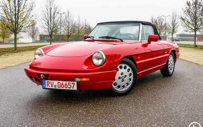 Alfa Romeo Spider 2.0L aus 2. Hand sehr guter Zustand Nardi-Torino Lenkrad (1993)