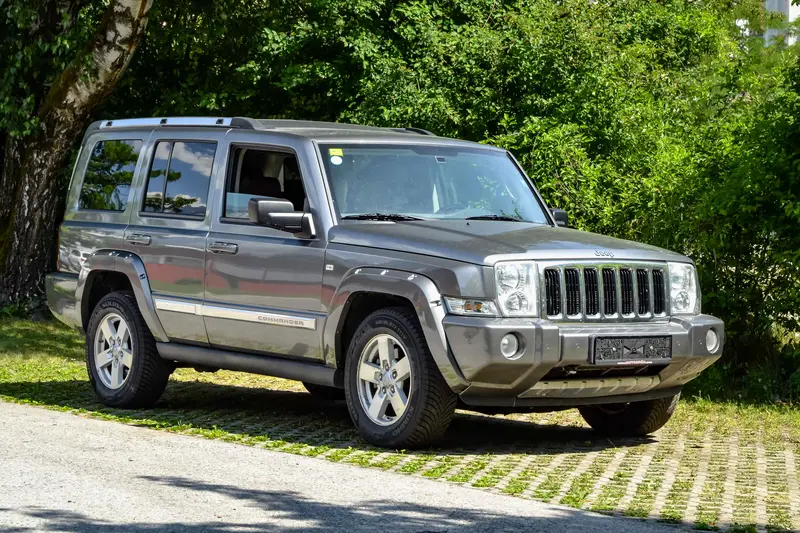 Jeep Commander Limited 3.0 V6 Diesel matching numbers aus 2. Hand 7-Sitzer neue Reifen Leder Sitzheizung Einparkhilfe (2006)