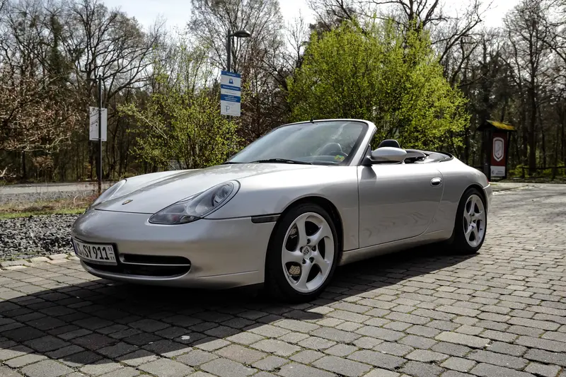 Porsche 911 996 in Arktissilber Scheckheft gepflegt Neuer Motor (1999)