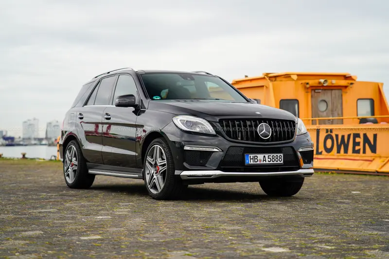 Mercedes-Benz ML63 AMG mit AMG Performance Paket, Motorüberarbeitung und Getriebespülung (2012)