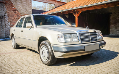 Mercedes-Benz W124 200E Kat (1990)