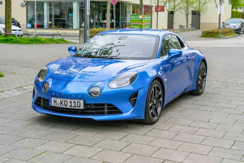 Renault Alpine A110 Alpine Bleu aus 1. Hand lückenloses Scheckheft nur 12.500 km Laufleistung mit Sportbremse und Sportauspuff (2019)