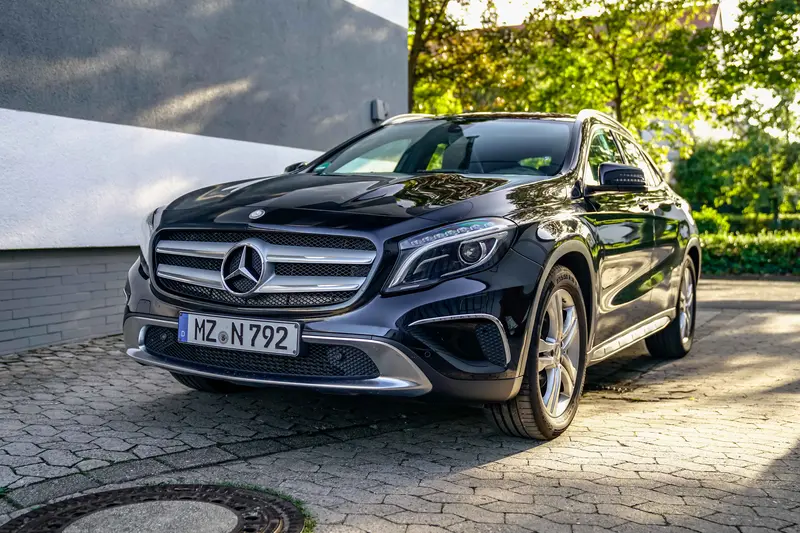 Mercedes-Benz X156 GLA 180 from 2nd hand Complete checkbook Accident-free Panoramic roof VAT deductible (2016)