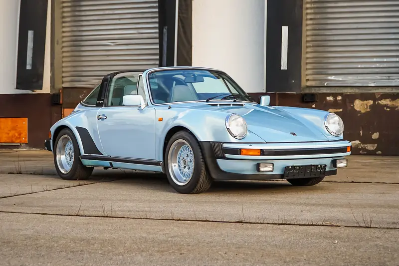 Porsche 911 SC 3.0 Targa Turbolook Silverstone Blue 2. Hand (1977)