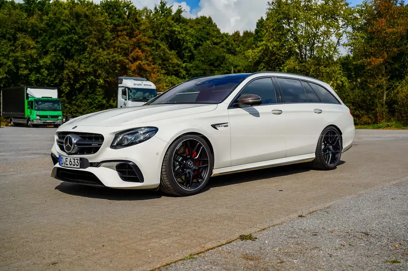 Mercedes-Benz E 63 S AMG 4 Matic T-Modell mit Brabus B700 Chip (2018), 700 PS, lückenloses Scheckheft, Mercedes-Benz Garantie