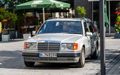 Mercedes Benz W124 300TD (1990) H license plate, air conditioning in mint condition, garage vehicle, always owned by one family