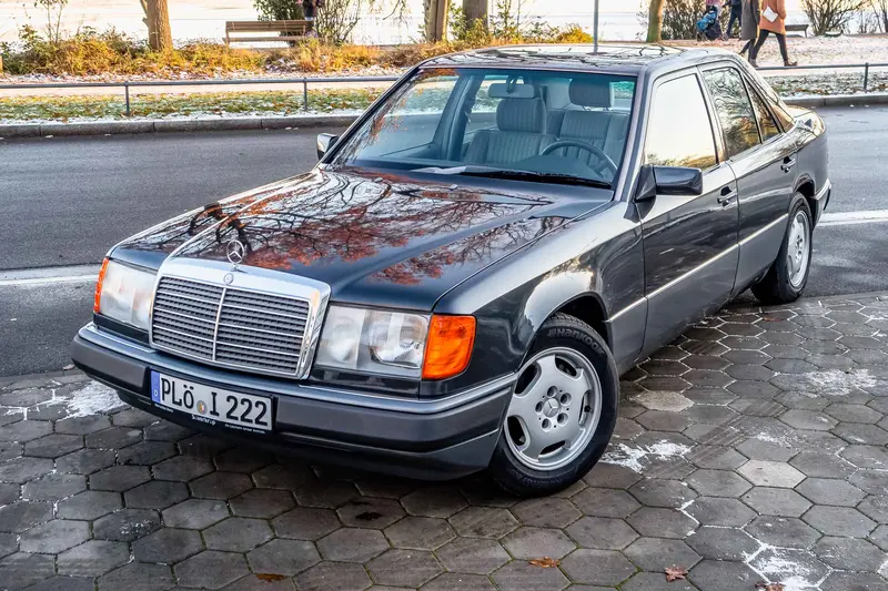 Mercedes-Benz W124 230E aus 2. Hand Schiebedach Originale Alufelgen 8-Fach Bereift (1990)