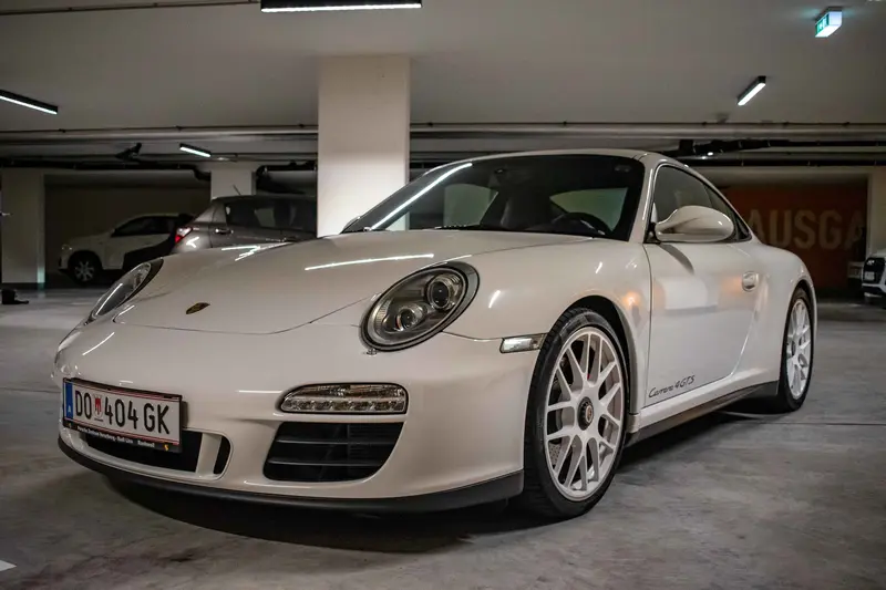 Porsche 997 Carrera 4 GTS from 2nd hand Matching Numbers Complete checkbook Original alloy wheels in white (2011)