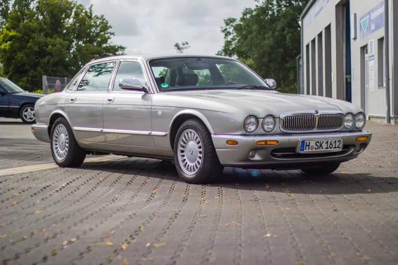 Jaguar XJ 8 V8 284PS Sitzheizung, Klima, Tempomat, TÜV (1999)