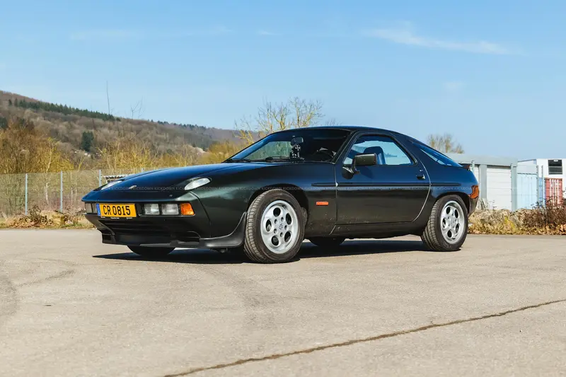 Porsche 928S (1984), manual transmission, very well maintained, €12,000 invested