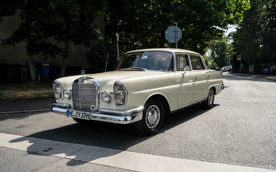 Mercedes Benz W111 220 S (1965), restauriert, umfangreiche Investitionen getätigt, Fotodokumentation