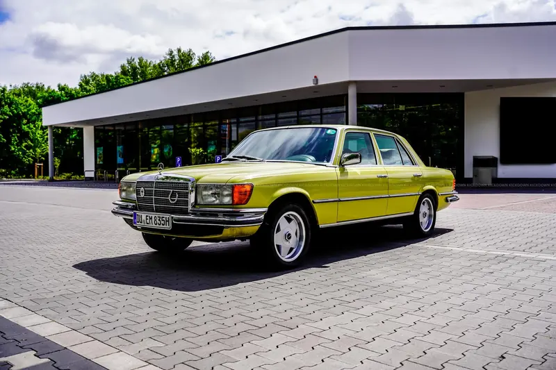 Mercedes Benz W116 280 SE (1977), 1. Hand, erst 122.871km, seltene Farbkombination, äußerst gepflegt