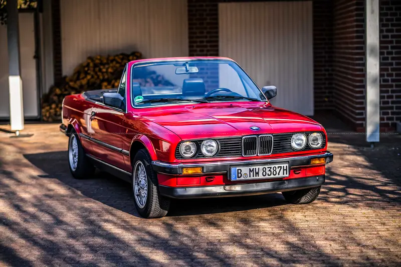 BMW E30 320i Cabriolet, very well-kept condition, extensive documentation (1990)