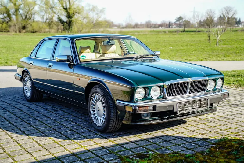 Jaguar XJ12 6.0 XJ81 (1993), V12 engine, Classic Data rating 2+, mileage only 29,500 km