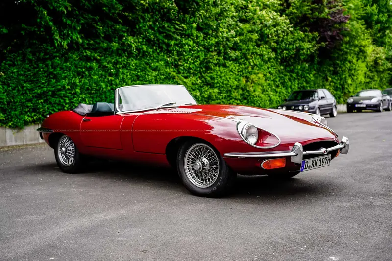 Jaguar E-Type 4.2 Serie II Roadster (1970), Linkslenker, Schaltgetriebe, vollständig restauriert, Classic Data Note 2+