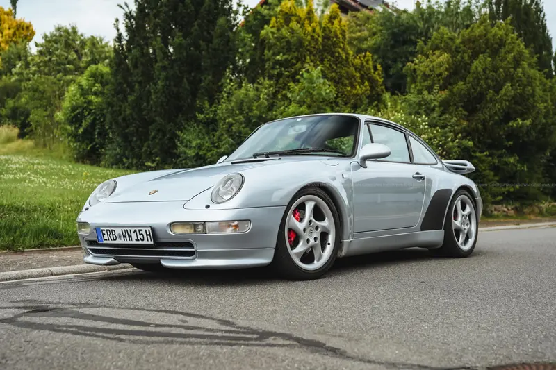 Porsche 993 Carrera 2 Coupe (1995), factory-fitted aero package, grade 2 inspection certificate, engine overhauled in 2023, €45,000 invested
