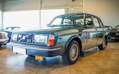 Volvo P 244 GLE first paint overdrive sunroof great condition (1979)