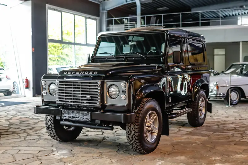 Land Rover Defender 90 TD4 SE Exklusiv Station Wagon aus 1. Hand Scheckheft gepflegt Nur 17.700 km (2016)