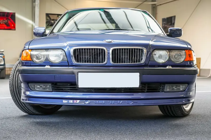 BMW ALPINA B12 5.7 Limousine Dunkelsaphirblau V12 1/202 (1996)