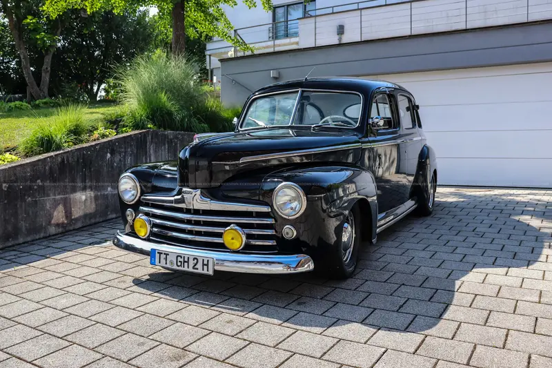 Ford Deluxe V8 (1947) US import, with certificate and H license plate
