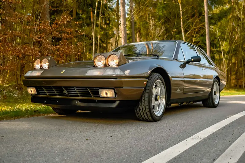 Ferrari 412 (2+2) aus 2. Hand nur 47.000 km Laufleistung Teilrestauriert Klimaanlage Edelstahlauspuff Note 2 guter Zustand (1987)