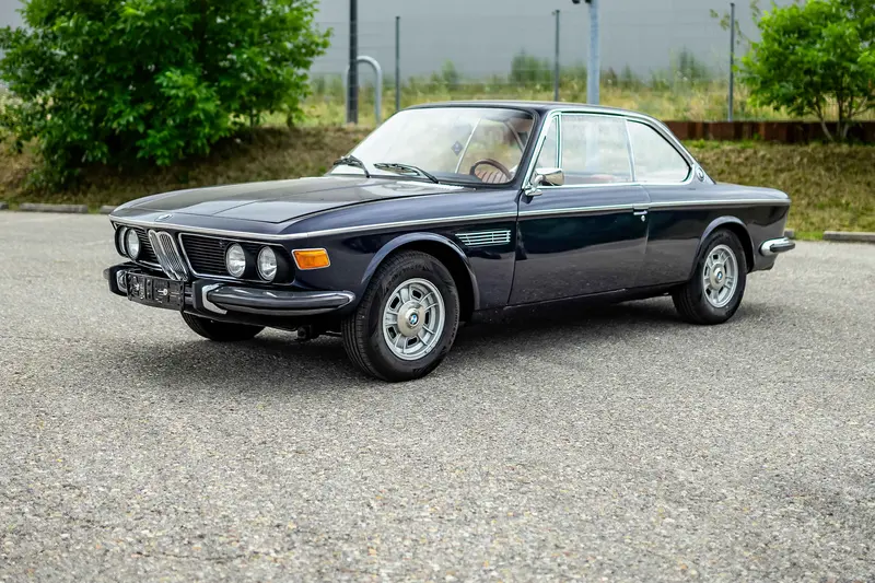 BMW 2800 CS inline 6-cylinder restored 2nd hand very good condition original rims (1971)
