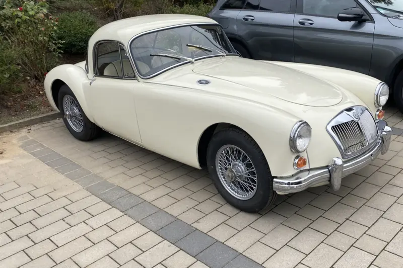 MG MGA Coupé (2958)
