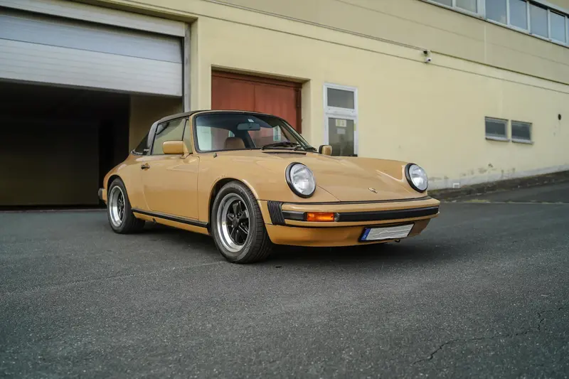 Porsche 911 SC Targa from 3rd hand Expert opinion Note 2 Body with wax treatment (1978)