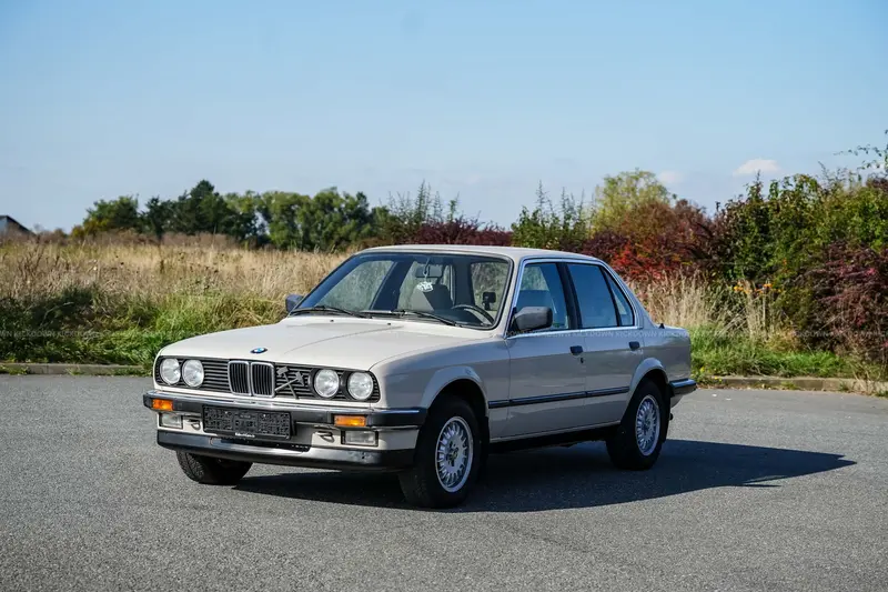 BMW E30 320i (1986), first owner, full service history, gazelle beige, new MOT