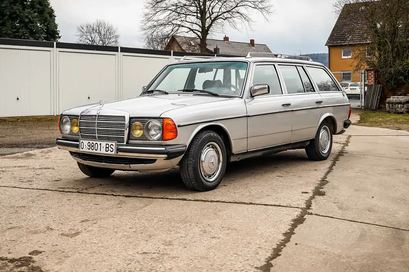 Mercedes Benz W123 230TE Carfax elektr. Fensterheber Klima 7-Sitzer (1982)