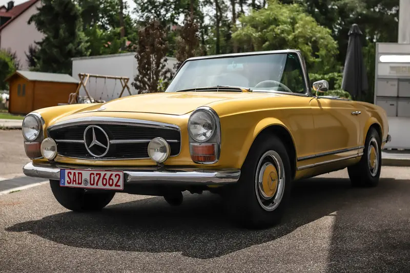 Mercedes Benz W113 230 SL Pagode in Gelb Teilrestauriert Sonnenland Dach (1966)