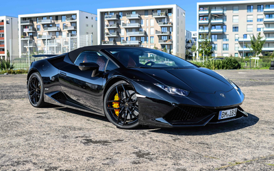 Lamborghini Huracan Spyder from 2nd hand Mileage only 14,500 km Complete checkbook Outstanding condition (2017)