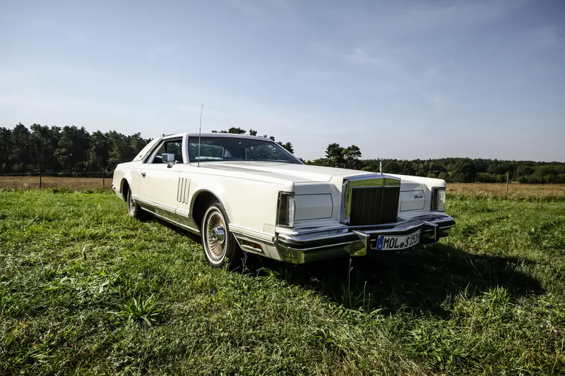 Lincoln Continental Mark V Collectors Series from 3rd hand rare paint rims combination with current service (1979)