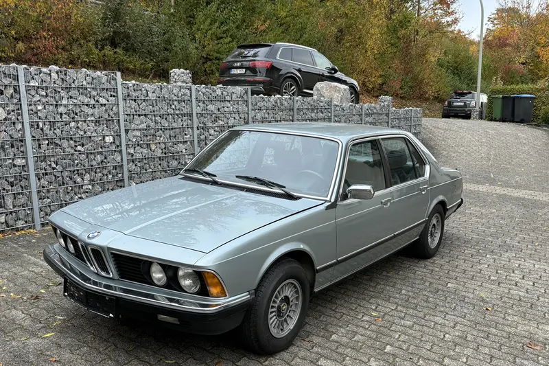 BMW E32 735i 2nd hand restored with TÜV certificate (1980)