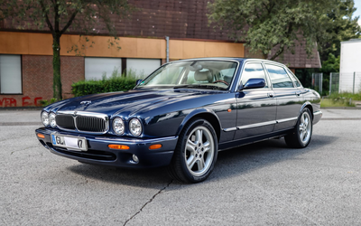 Jaguar XJ8 (X308) Executive Accident-free 2 previous owners 8.000 € Investments Service maintained Leather upholstery Extensive equipment Very well-maintained condition (2000)