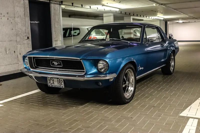 Ford Mustang 2nd hand Accident-free Restored TÜV HiFi system Very well-kept overall condition Unique color combination (1968)