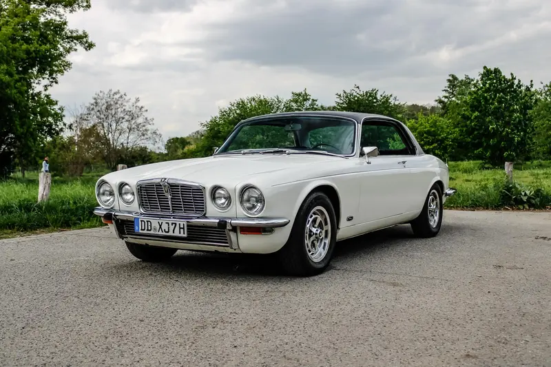 Jaguar XJ12 XJ 5.3C Coupé €8,500 Investment V12 engine Radio Power steering German first delivery H license plate (1977)