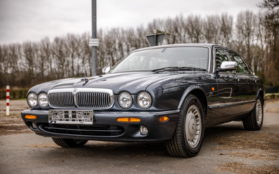 Jaguar XJ 308 Daimler TÜV Approved Immediately ready to drive Restored Leather upholstery Restored Very well-kept overall condition (2001)