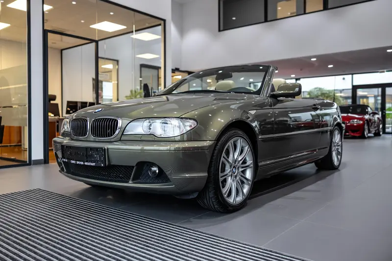 BMW E46 320Ci Convertible 2nd hand In brass metallic BiColor steering wheel Appraisal grade 2 German first delivery Low mileage (2005)