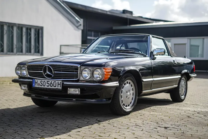 Mercedes-Benz R107 560 SL restored €30,000 investment 3rd hand V8 engine Hardtop (1987)