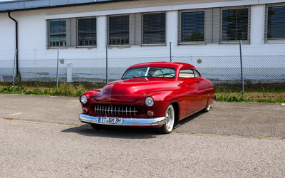 Mercury Eight Top Chop (1950) completely repainted, air suspension, with certificate
