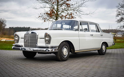 Mercedes Benz W111 220S Heckflosse Schiebedach Servo Historie (1964)