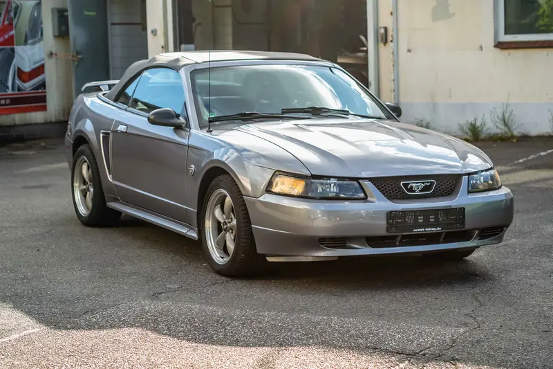Ford Mustang Cabrio 40th Anniversary Edition V6 Cruise Control (2004)