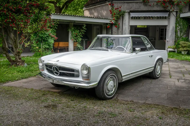 Mercedes-Benz 250 SL California Pagode W113 (1967), italienisches Fahrzeug, seltene "California"-Version ohne Verdeck, komplett restauriert und in traumhafter Farbkombination