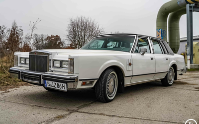 Lincoln Town Car extensively restored 12,000 euros invested from 2nd hand (1989)