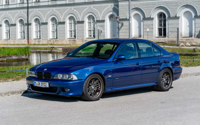 BMW E39 M5 (2000), Motorrevision durchgeführt, mit Gewindefahrwerk, Supersprint Fächerkrümmer verbaut