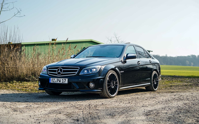 Mercedes-Benz W204 C63 AMG (2009), 6.2-liter V8 engine, complete checkbook, new service