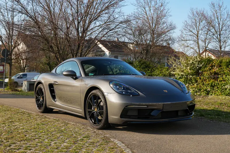 Porsche 718 Cayman Style Edition (2023), manual transmission, first owner, only 2,133 km, fully equipped